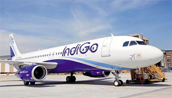 indigo flight leaks fuel in air