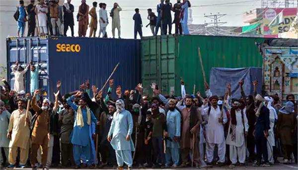 bloody riots in pakistan against gaza peace deal