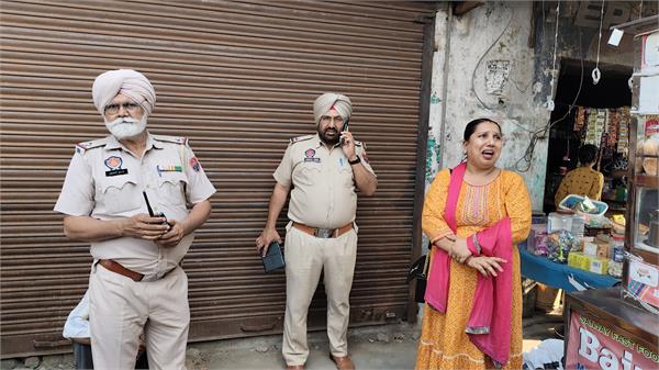 robbers escape after snatching woman  s chain