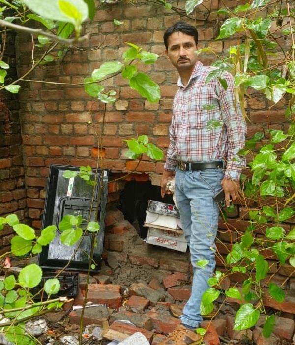theft dinanagar  atmosphere of fear of thieves among the people 