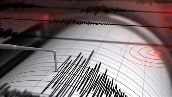 earthquake frightened people came out of their homes 