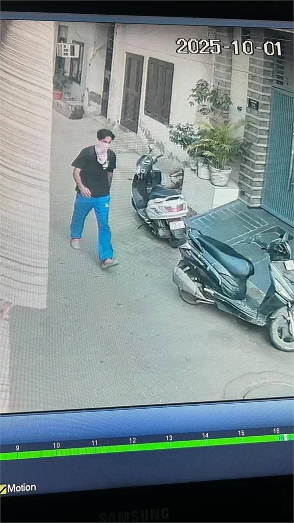 thieves target deserted house  steal goods and cash worth lakhs and escape