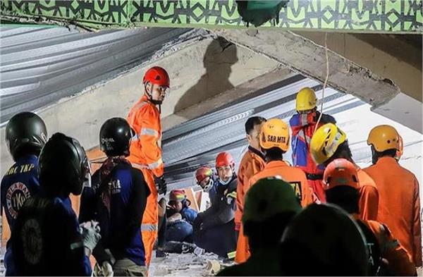 namaz the school  building collapsed  20 students died