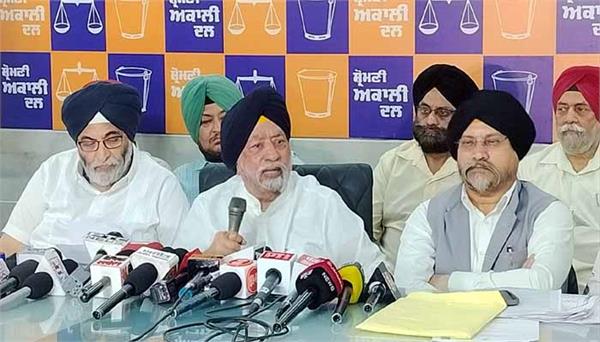 paramjit sarna accuses harmeet singh kalka and manjinder sirsa