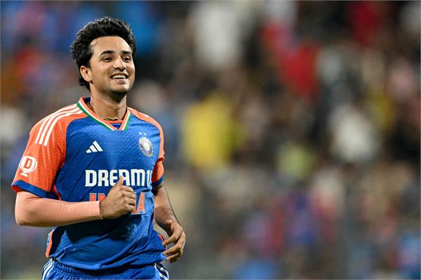 abhishek  chakraborty retain top spot in t20 rankings