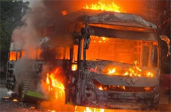 a bus carrying 100 passengers caught fire