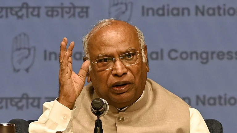 ਰਾਜਗ ਸਰਕਾਰ ’ਚ ਔਰਤਾਂ ਦੀ ਸੁਰੱਖਿਆ ਦੀ ਅਣਦੇਖੀ, ਸੱਤਾ ’ਚ ਬਦਲਾਅ ਜ਼ਰੂਰੀ : ਖੜਗੇ