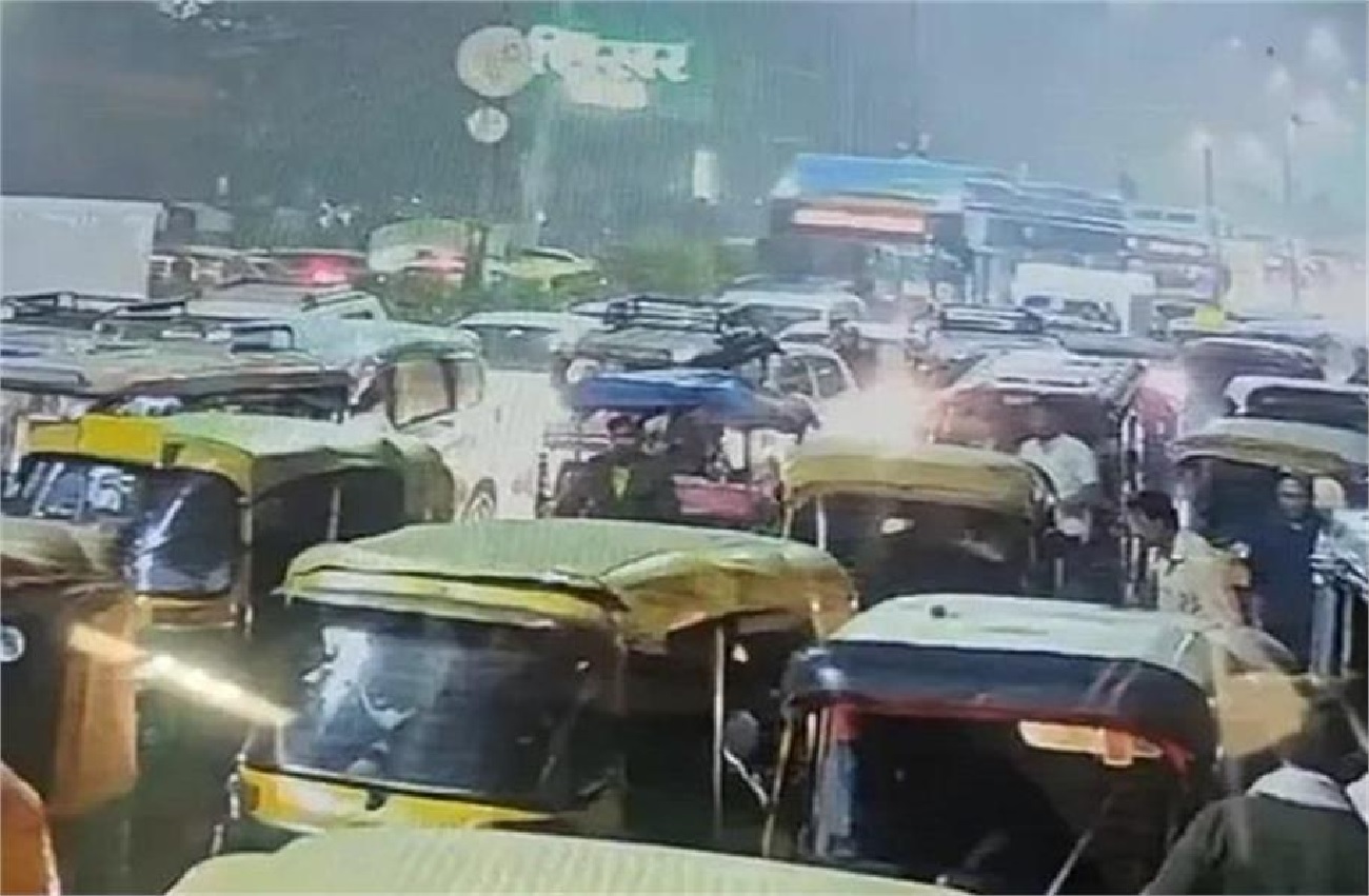 Delhi Blast: ਲਾਲ ਕਿਲ੍ਹਾ ਧਮਾਕੇ ਦੀ ਨਵੀਂ CCTV ਫੁਟੇਜ ਆਈ ਸਾਹਮਣੇ, ਟ੍ਰੈਫਿਕ ਵਿਚਾਲੇ ਹੋਇਆ ਸੀ ਬਲਾਸਟ