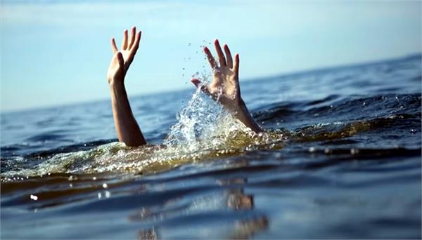4 women drown in sea