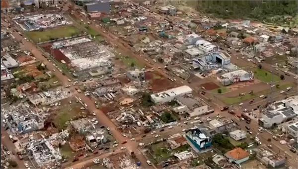 powerful tornado kills 6 in brazil