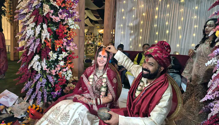 ਵਿਦੇਸ਼ੀ ਔਰਤ ਨੇ ਬਿਹਾਰ ਦੇ ਮੁੰਡੇ ਨੂੰ ਬਣਾਇਆ ਜੀਵਨ ਸਾਥੀ, ਦੇਖੋ ਵਿਆਹ ਦੀਆਂ ਸੁੰਦਰ ਤਸਵੀਰਾਂ