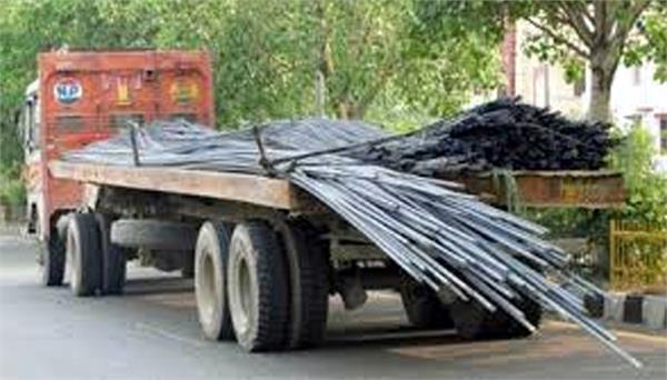 vehicles carrying rods are danger to other drivers