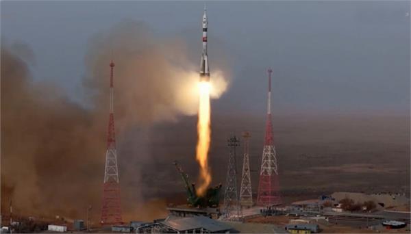 3 member us russian crew blasts off for international space station