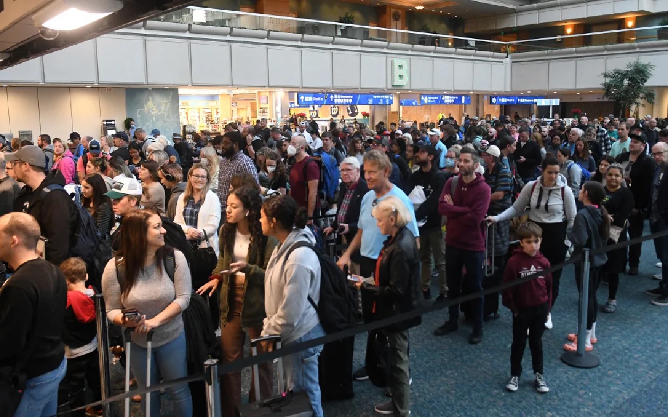 ਟਰੰਪ ਪ੍ਰਸ਼ਾਸਨ ਦਾ ਵੱਡਾ ਫ਼ੈਸਲਾ, ਸ਼ਟਡਾਊਨ ਕਾਰਨ ਮੁੱਖ ਹਵਾਈ ਅੱਡਿਆਂ 'ਤੇ ਉਡਾਣਾਂ 'ਚ 10% ਦੀ ਕਟੌਤੀ ਦਾ ਆਦੇਸ਼