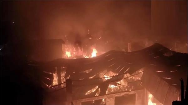 terrible fire breaks out in cloth warehouse