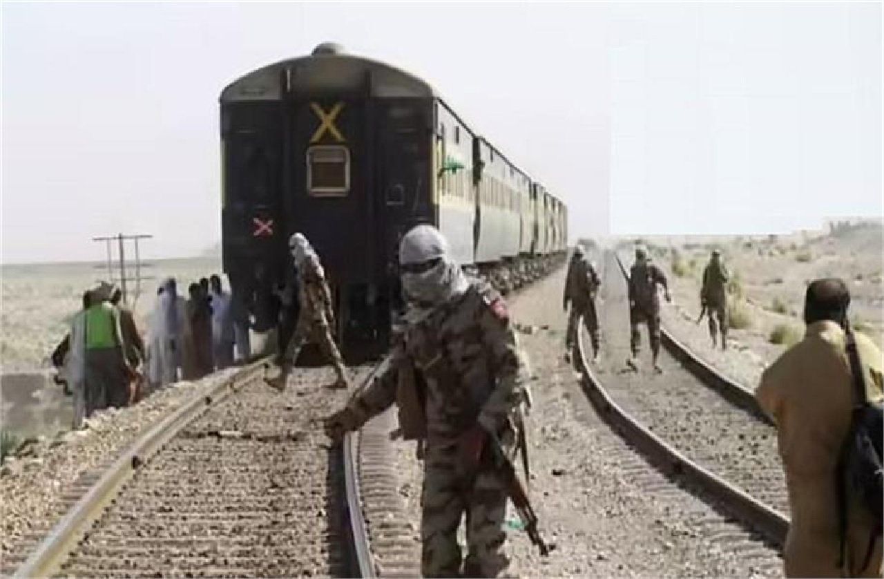 ਭਾਰਤ ਦੇ ਗੁਆਂਢੀ ਦੇਸ਼ 'ਤੇ ਵੱਡਾ ਅੱਤਵਾਦੀ ਹਮਲਾ, IED ਧਮਾਕੇ ਨਾਲ ਟ੍ਰੇਨ ਨੂੰ ਬਣਾਇਆ ਨਿਸ਼ਾਨਾ, ਕਈ ਡੱਬੇ ਲੀਹੋਂ ਲੱਥੇ