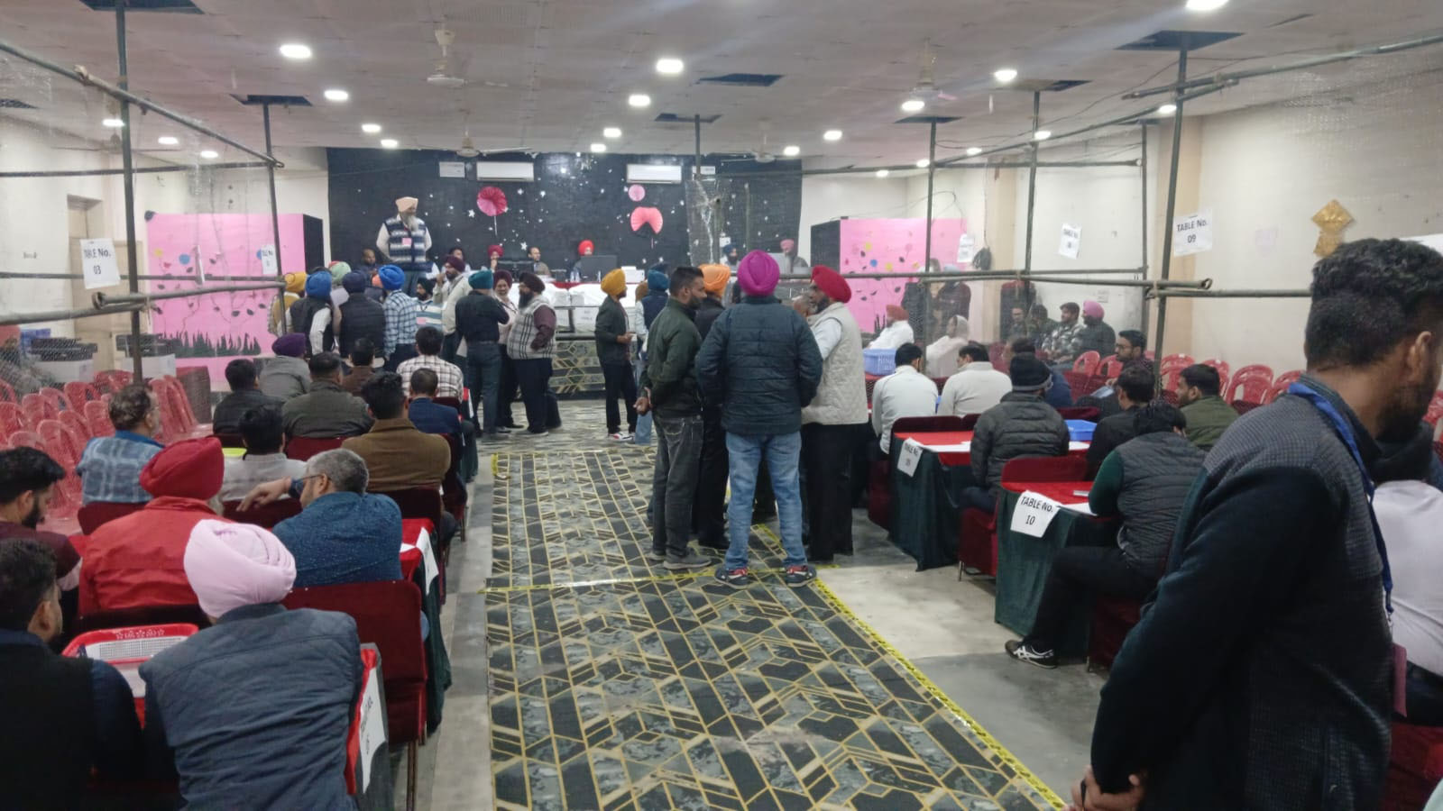 ਤਰਨਤਾਰਨ ਜ਼ਿਮਨੀ ਚੋਣ : ਗਿਣਤੀ ਸ਼ੁਰੂ, ਪਹਿਲਾਂ ਬੈਲੇਟ ਪੇਪਰ ਗਿਣੇ ਜਾ ਰਹੇ, ਥੋੜੀ ਦੇਰ 'ਚ ਆਵੇਗਾ ਪਹਿਲਾ ਰੁਝਾਨ