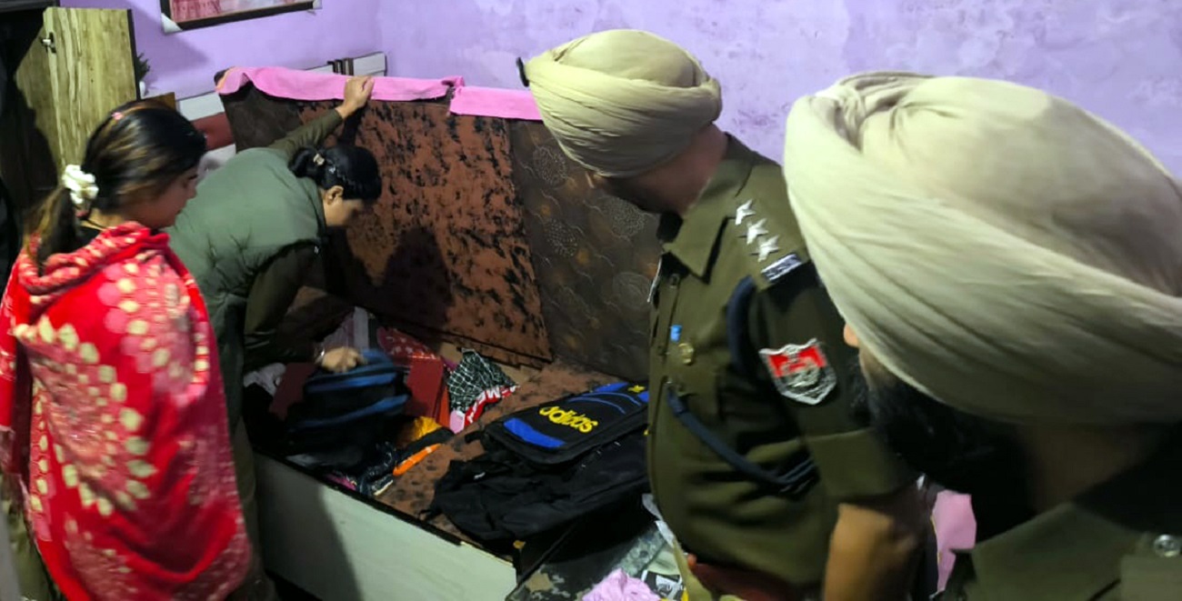 ਨਸ਼ਾ ਸਮੱਗਲਰਾਂ ਨੂੰ ਫੜਨ ਲਈ ਕਮਿਸ਼ਨਰੇਟ ਪੁਲਸ ਨੇ ਹਾਟ-ਸਪਾਟ ਇਲਾਕਿਆਂ ’ਚ ਚਲਾਈ ਸਰਚ ਮੁਹਿੰਮ, 7 ਕਾਬੂ