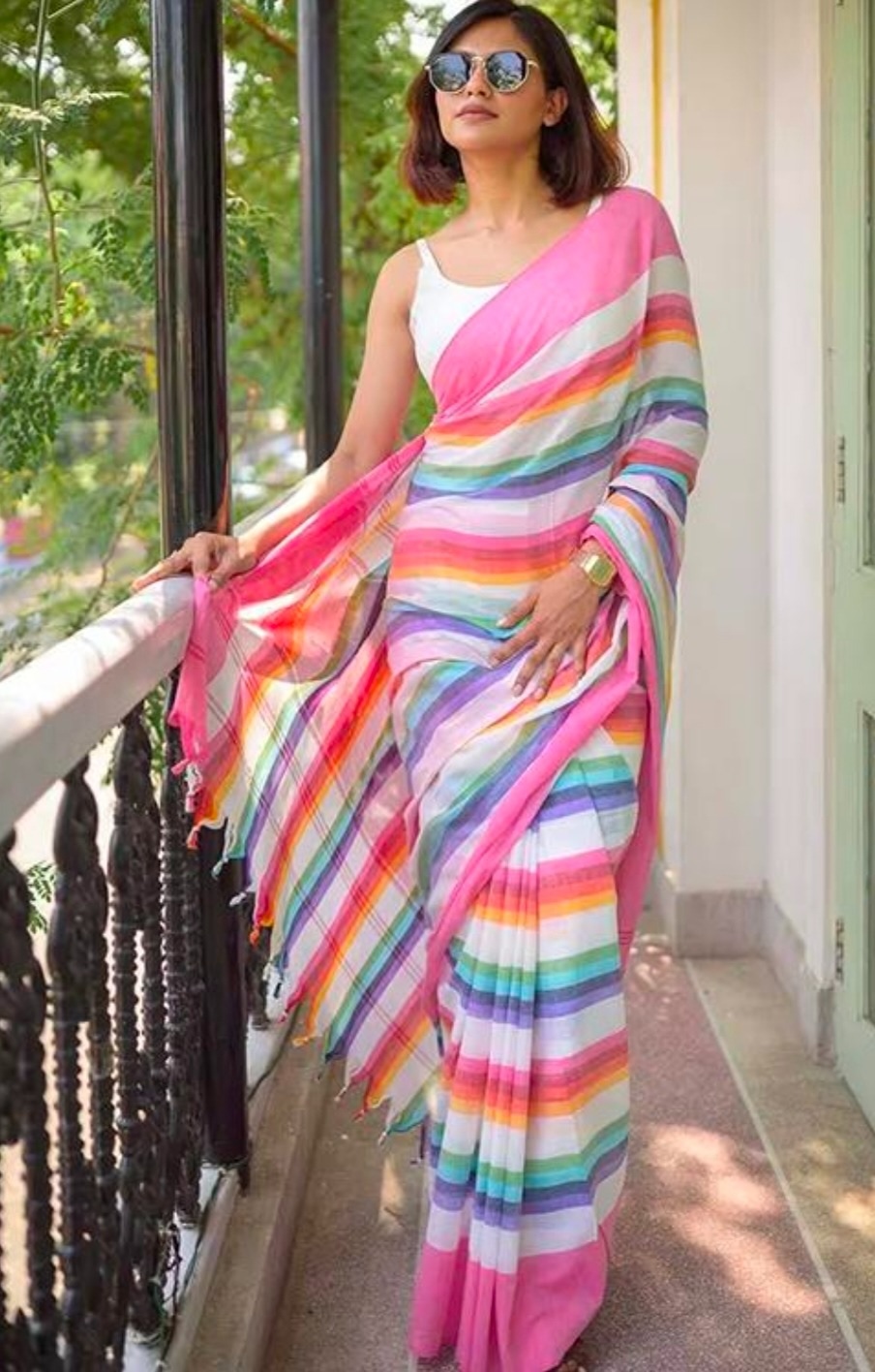 ਮੁਟਿਆਰਾਂ ਨੂੰ ਰਾਇਲ ਅਤੇ ਸਟਾਈਲਿਸ਼ ਲੁਕ ਦੇ ਰਹੀਆਂ ਲਾਈਨ ਪ੍ਰਿੰਟਿਡ ਸਾੜ੍ਹੀਆਂ