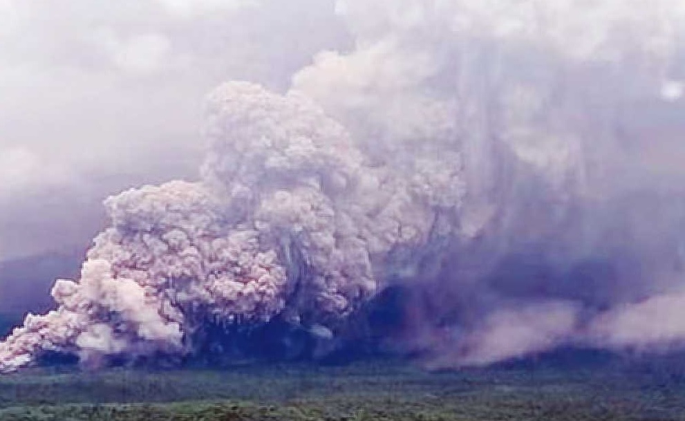 ਇੰਡੋਨੇਸ਼ੀਆ ਦੇ ‘ਮਾਊਂਟ ਸੇਮੇਰੂ’ ਜਵਾਲਾਮੁਖੀ ''ਚ ਧਮਾਕਾ, ਅਲਰਟ ਜਾਰੀ