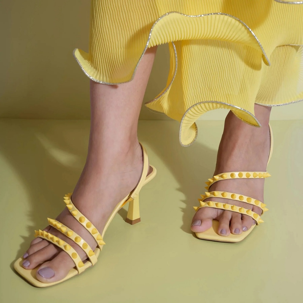 ਮੁਟਿਆਰਾਂ ਨੂੰ ਪਸੰਦ ਆ ਰਹੇ ਡਰੈੱਸ ਨਾਲ ਮੈਚਿੰਗ ਫੁੱਟਵੀਅਰ