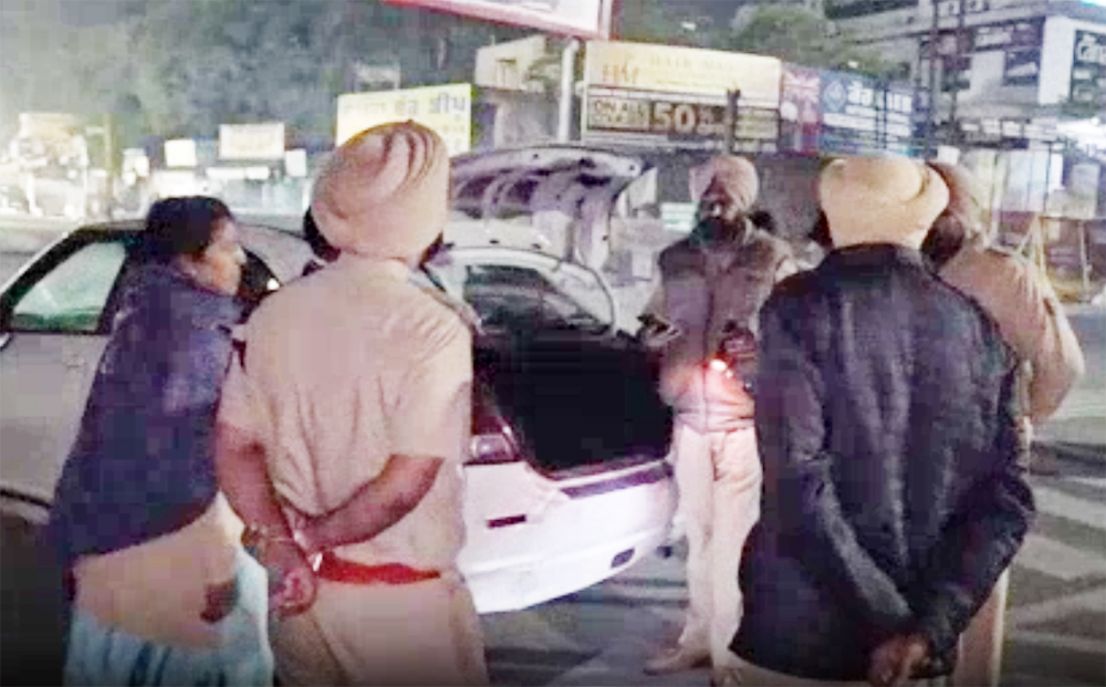 ਰੈੱਡ ਅਲਰਟ ਵਿਚਾਲੇ ਪੰਜਾਬ ''ਚ ਲੱਗ ਗਏ ਨਾਕੇ, ਪੁਲਸ ਨੇ ਸੰਭਾਲੇ ਮੋਰਚੇ