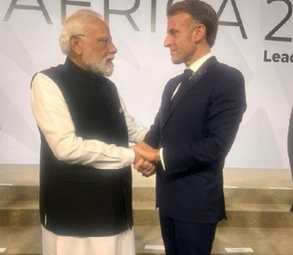 macron and pm modi meeting