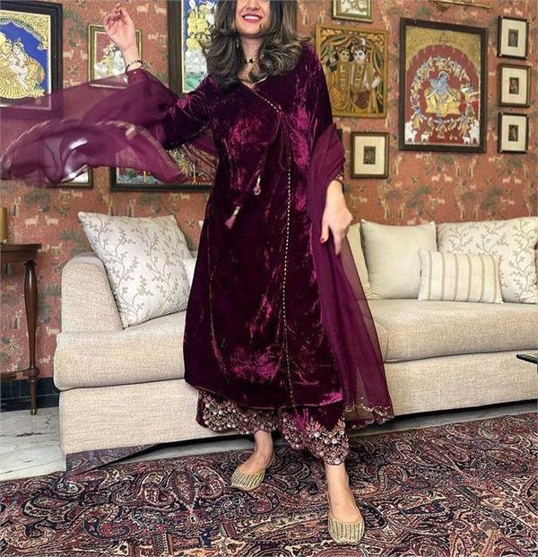 the velvet palazzo suit is a favorite among young women