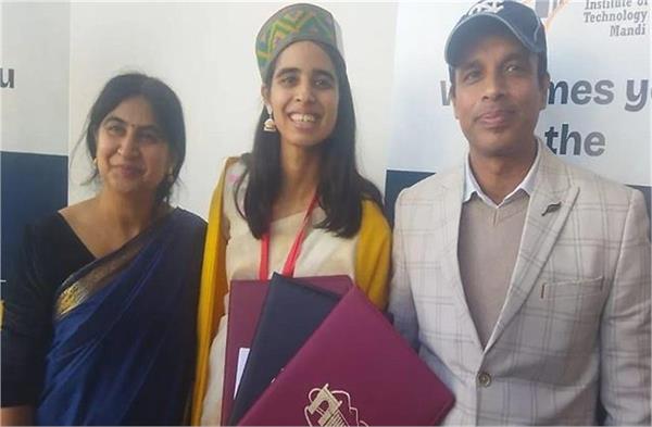 haryana  s daughter named her parents roshan