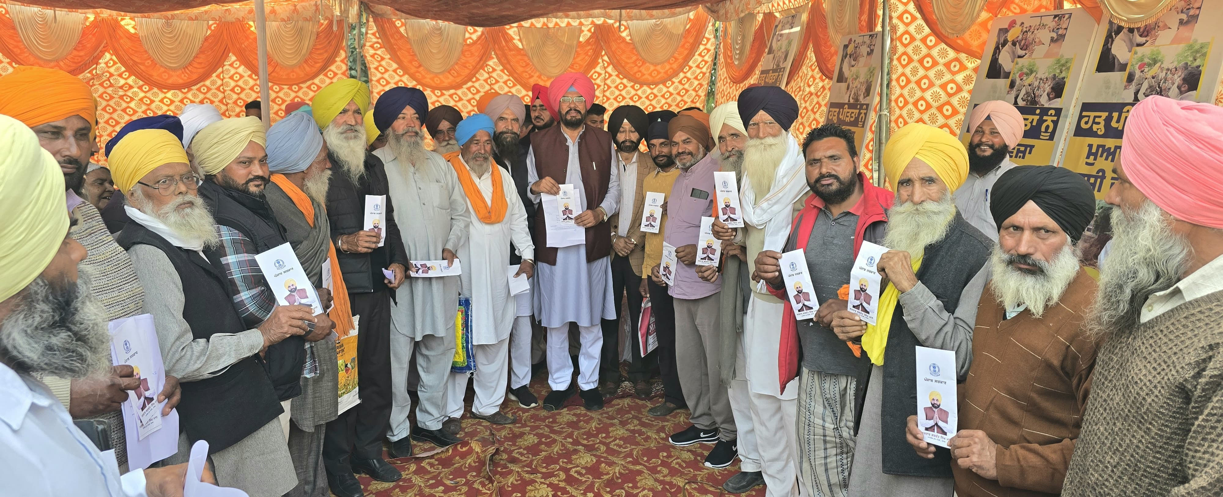 ਧਾਲੀਵਾਲ ਨੇ 47 ਪਿੰਡਾਂ ਦੇ ਪ੍ਰਭਾਵਿਤ 2355 ਕਿਸਾਨਾਂ ’ਚ 9.55 ਕਰੋੜ ਰੁਪਏ ਰਾਸ਼ੀ ਦੇ ਪ੍ਰਮਾਣ ਪੱਤਰ ਵੰਡੇ