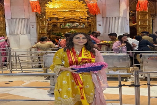 ਸਿੱਧੀਵਿਨਾਇਕ ਮੰਦਰ ’ਚ ਰਕੁਲਪ੍ਰੀਤ ਨੇ ਟੇਕਿਆ ਮੱਥਾ, ਗਣਪਤੀ ਬੱਪਾ ਦਾ ਲਿਆ ਆਸ਼ੀਰਵਾਦ