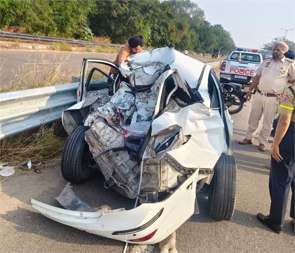 woman dead on road accident