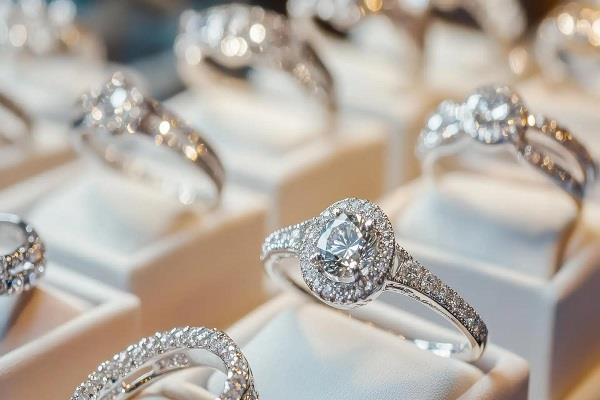 government bans import of some platinum jewellery