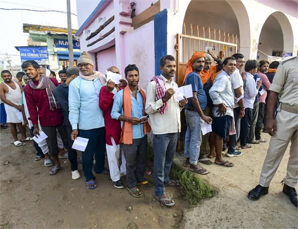 cm nitish kumar  tejashwi yadav vote