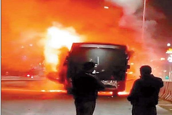 tourist bus becomes a fireball on flyover