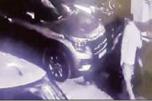 ਚੰਡੀਗੜ੍ਹ ਦੇ ਵਕੀਲ ਦੀ ਅਜੀਬੋ-ਗਰੀਬ DEMAND! 24 ਲੱਖ ਦੀ ਥਾਰ ਦਾ ਹੈਰਾਨ ਕਰਨ ਵਾਲਾ ਹੈ ਮਾਮਲਾ