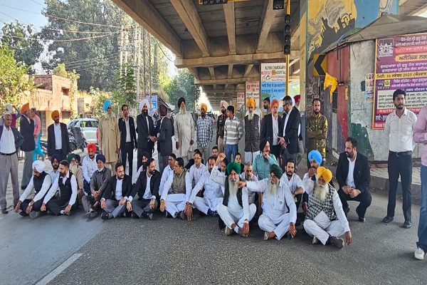 ਖਰੜ ਬੱਸ ਅੱਡਾ ਕੀਤਾ ਗਿਆ ਜਾਮ, ਪੜ੍ਹੋ ਕੀ ਹੈ ਪੂਰੀ ਖ਼ਬਰ