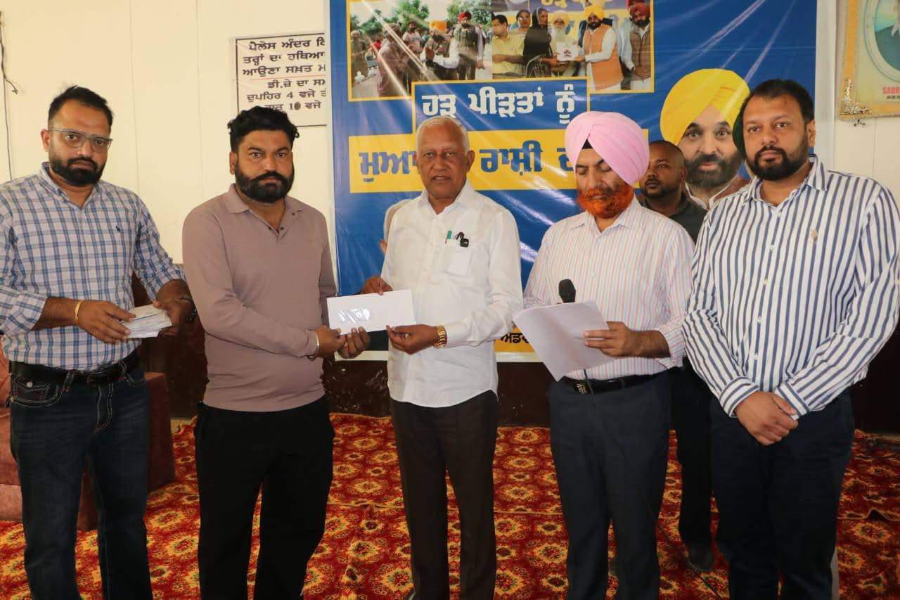 ਕੈਬਨਿਟ ਮੰਤਰੀ ਗੋਇਲ ਨੇ ਹੜ੍ਹ ਪ੍ਰਭਾਵਿਤ ਕਿਸਾਨਾਂ ’ਚ ਵੰਡੇ 1.1 ਕਰੋੜ ਰੁਪਏ