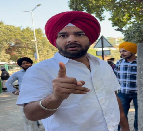 isharpreet singh condemns lathicharge on students at panjab university