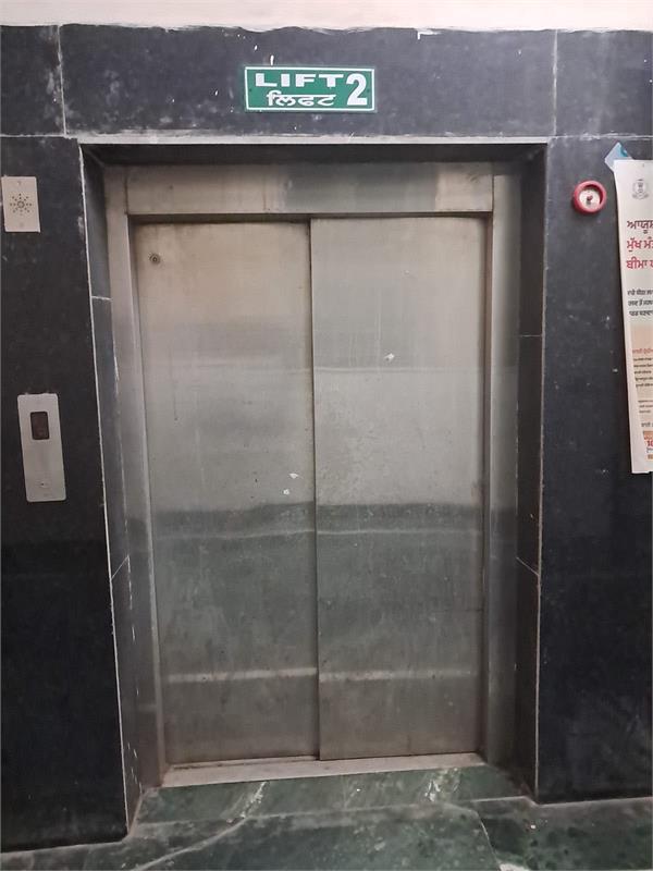 pregnant women troubled due to closure of lifts in civil hospital