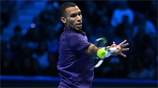auger aliassime advances to atp finals semifinals