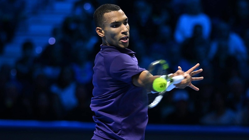 ਔਗਰ-ਅਲਿਆਸਿਮੇ ਏਟੀਪੀ ਫਾਈਨਲਜ਼ ਦੇ ਸੈਮੀਫਾਈਨਲ ਵਿੱਚ ਪਹੁੰਚੇ