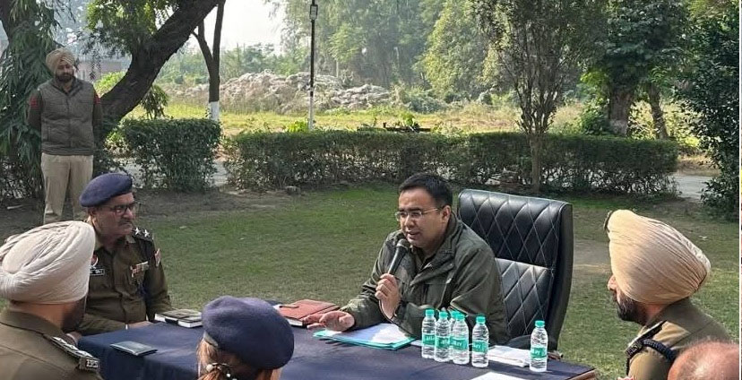 SSP ਆਦਿੱਤਿਆ ਨੇ ਕਾਨੂੰਨ ਵਿਵਸਥਾ ਬਣਾਈ ਰੱਖਣ ਲਈ ਪੁਲਸ ਅਧਿਕਾਰੀਆਂ ਨਾਲ ਕੀਤੀ ਮੀਟਿੰਗ