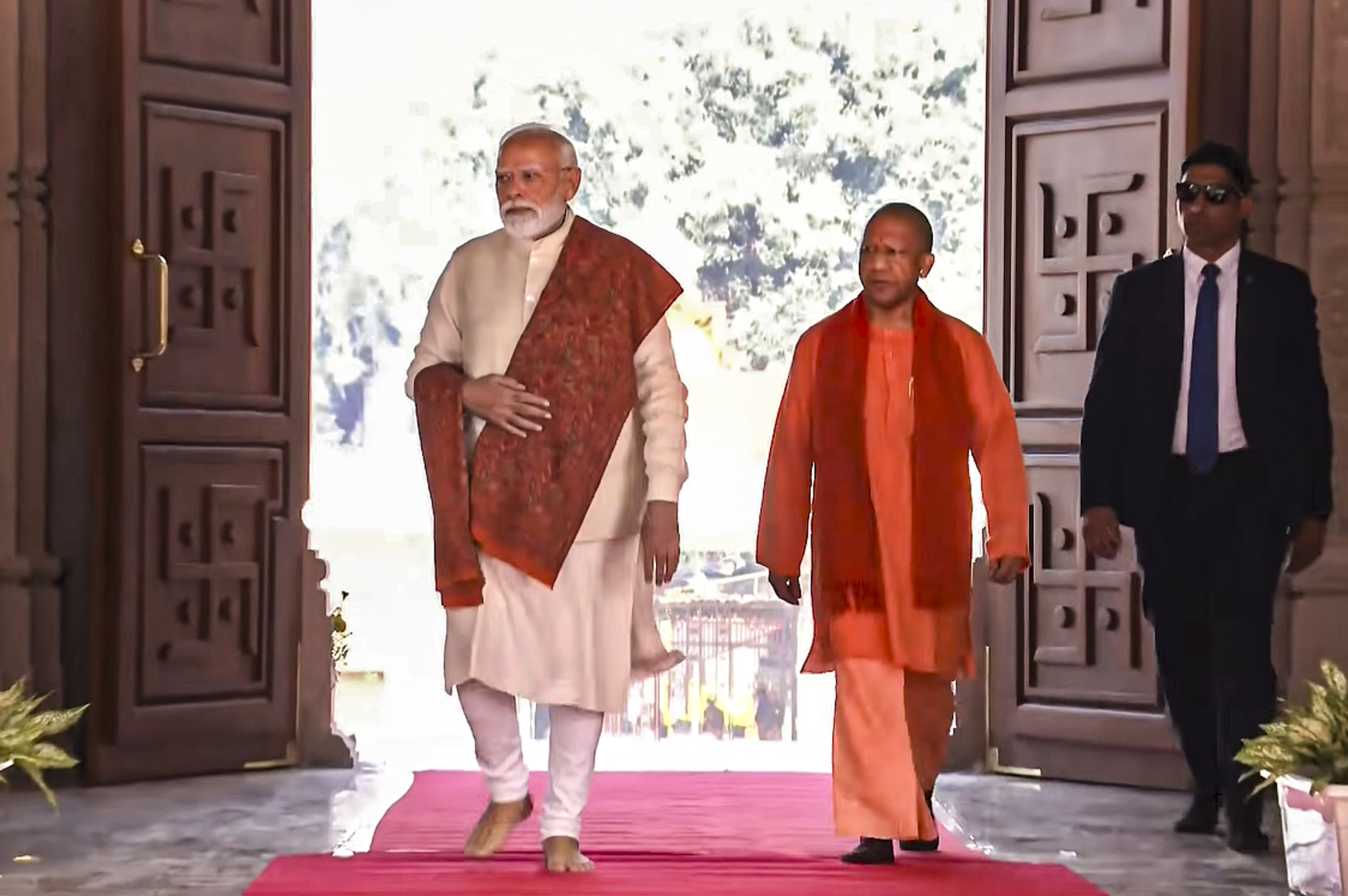 ਰਾਮ ਮੰਦਰ ''ਤੇ ਭਗਵਾ ਝੰਡਾ ਲਹਿਰਾਉਣਾ ''ਇੱਕ ਨਵੇਂ ਯੁੱਗ ਦੀ ਸ਼ੁਰੂਆਤ'' : ਯੋਗੀ