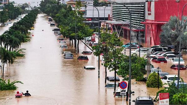 flood  landslide  people  death  vietnam