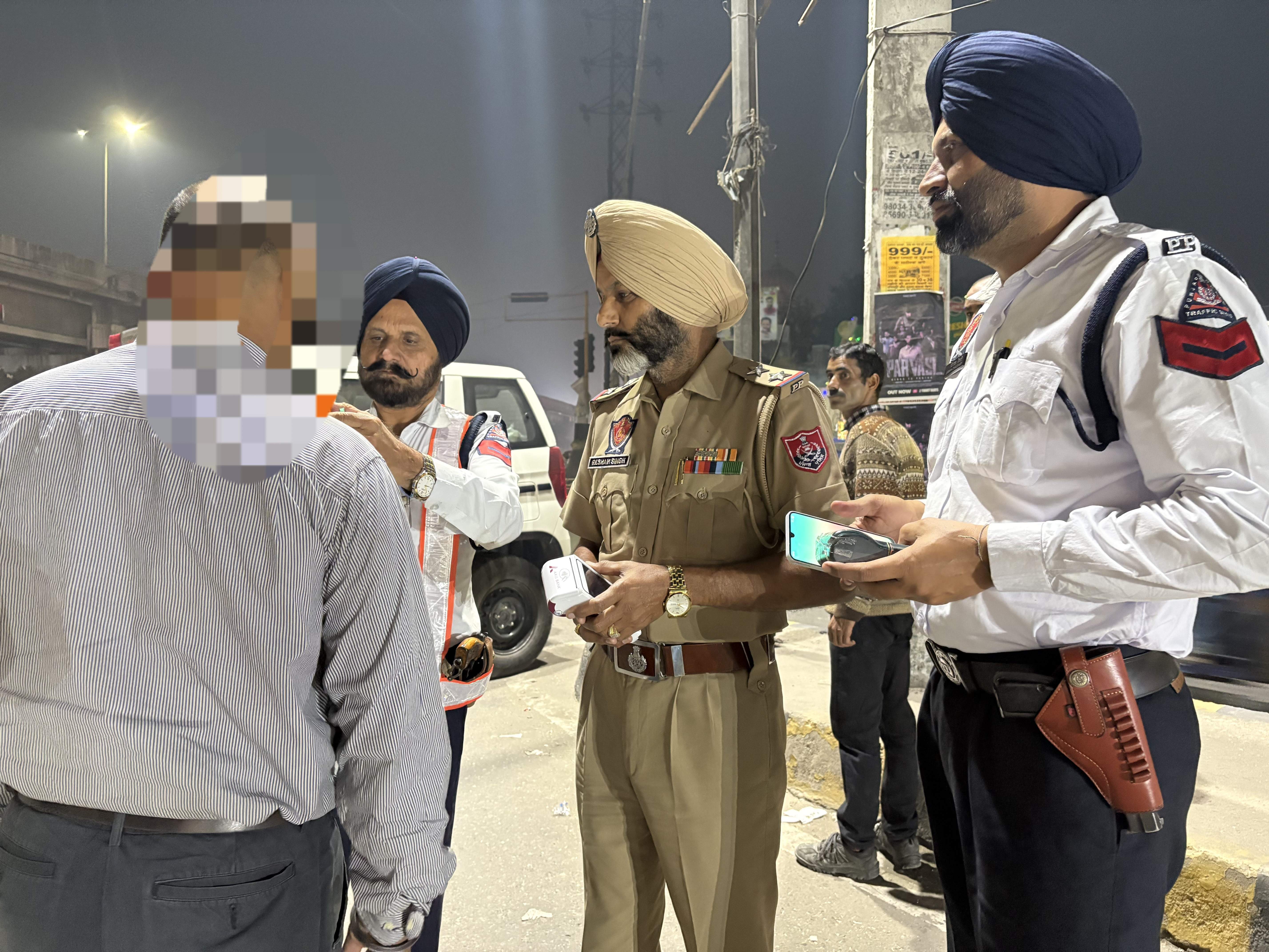 ਲੁਧਿਆਣਾ ਪੁਲਸ ਨੇ ਕਈ ਥਾਈਂ ਲਾਏ ਨਾਕੇ, 93 ਵਿਅਕਤੀਆਂ ਦੇ ਕੱਟੇ ਚਲਾਨ