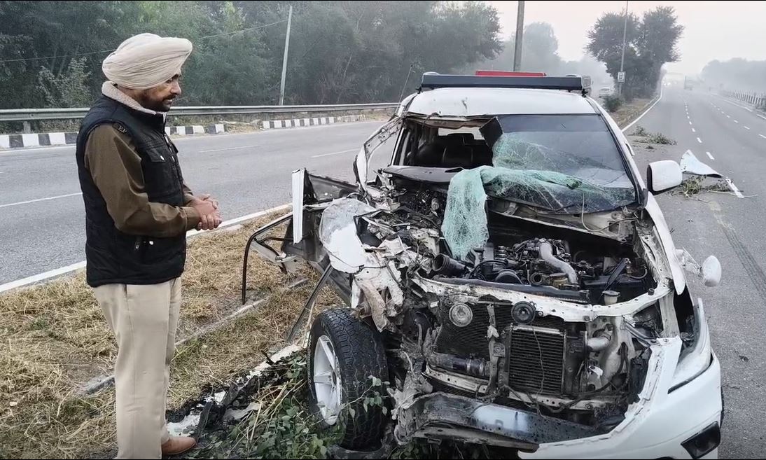 ਦਹੇੜੂ ਪੁਲ਼ ''ਤੇ ਵਾਪਰਿਆ ਹਾਦਸਾ! ਖੜ੍ਹੇ ਟਰੱਕ ਪਿੱਛੇ ਜਾ ਵੜੀ Innova