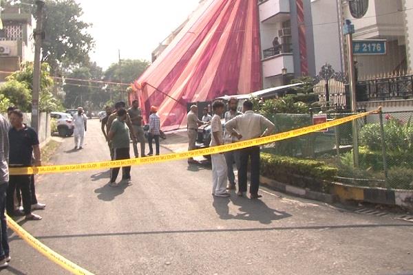 indiscriminate firing at hotel owner  s house in chandigarh