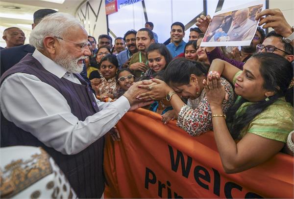 prime minister modi meets members of the indian community in johannesburg