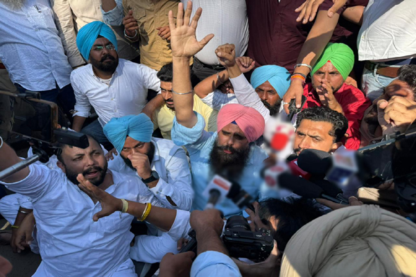 PU Protest : ਯੂਨੀਵਰਸਿਟੀ ਪੁੱਜੇ ਮਾਲਵਿੰਦਰ ਕੰਗ ਨੇ ਲਾਇਆ ਧਰਨਾ, ਦਿੱਤਾ ਵੱਡਾ ਬਿਆਨ